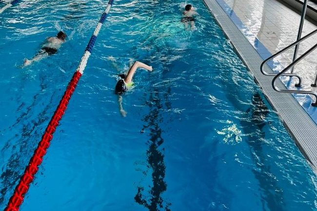 Schwimmhalle von oben